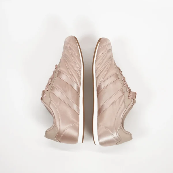 CS2612 Women’s Casual Sneakers Low-Top Quilted Fashion Shoes with Ribbon Laces